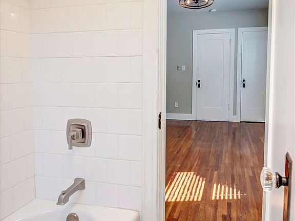 5th image of 3933 Georgia St #3939