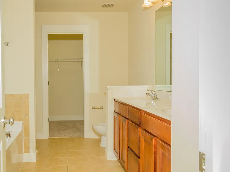 4402 Crystal Breeze St — Photo 9