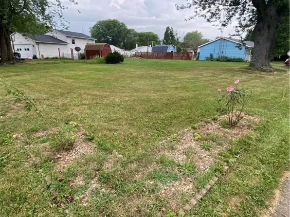 2822 Sunset Ln, Sandusky, OH 44870