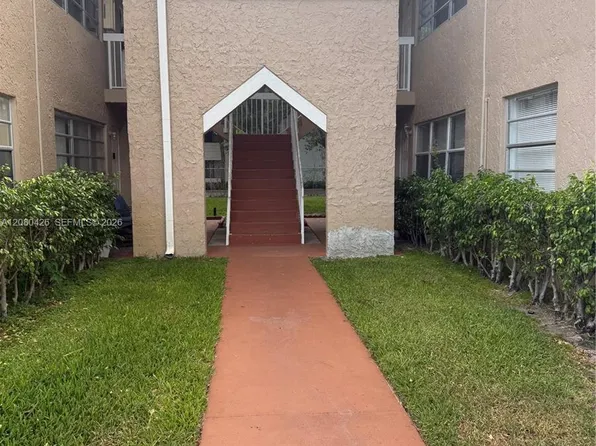 838 Twin Lakes Dr #19, Coral Springs, FL 33071
