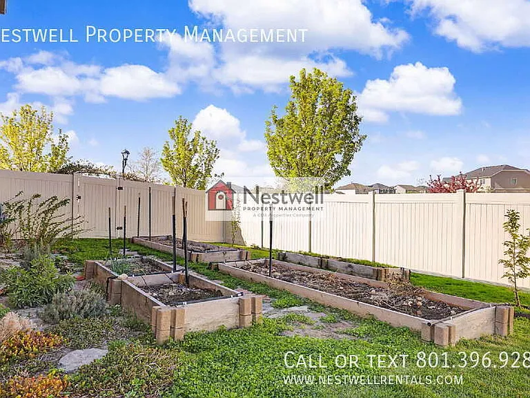 35 E Water Ln — Photo 21
