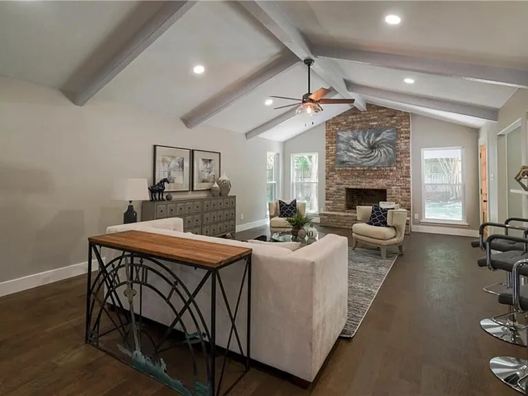4704 Woodside Dr — Photo 18