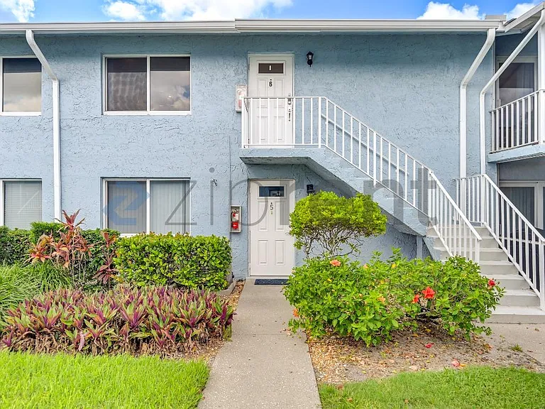 232 Palm Dr #6 — Photo 3