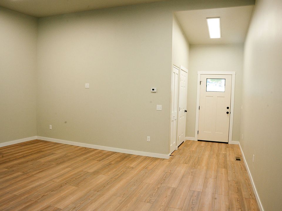 Spacious living room