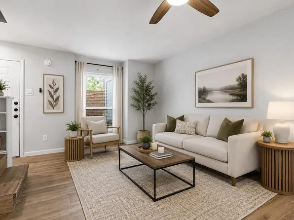2110 Wilcrest Dr, Houston, TX