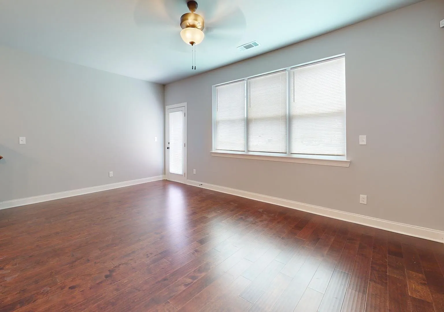 3 bed, 2.5 bath, 1694 sqft, $1,995 — Photo 4