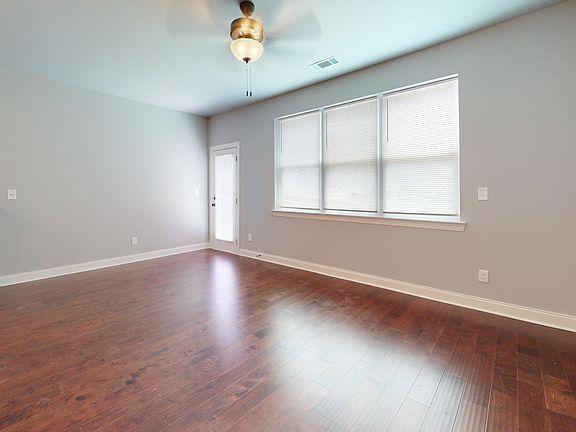 4th image of 431 North Ave