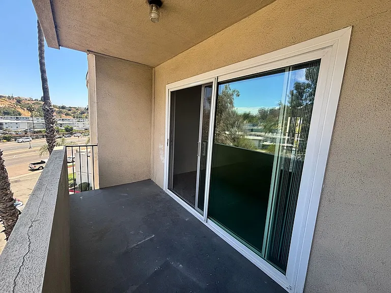 University Terrace Apartments — Photo 29
