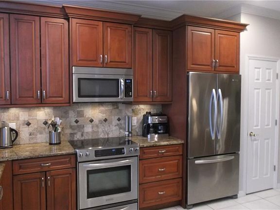 2nd image of 735 Vallance Way NE