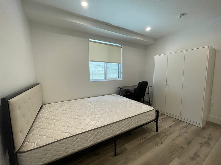 1186 W 37th Pl - USC DPS — Photo 7