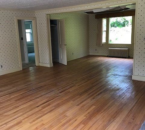 4th image of 25 Acorn St