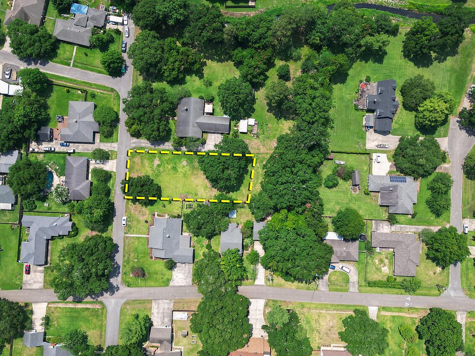 1st image of 802 Yvette Marie Dr