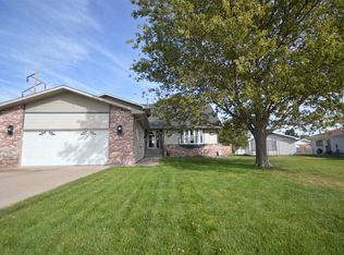 103 Louise Ln, Mccook, NE 69001