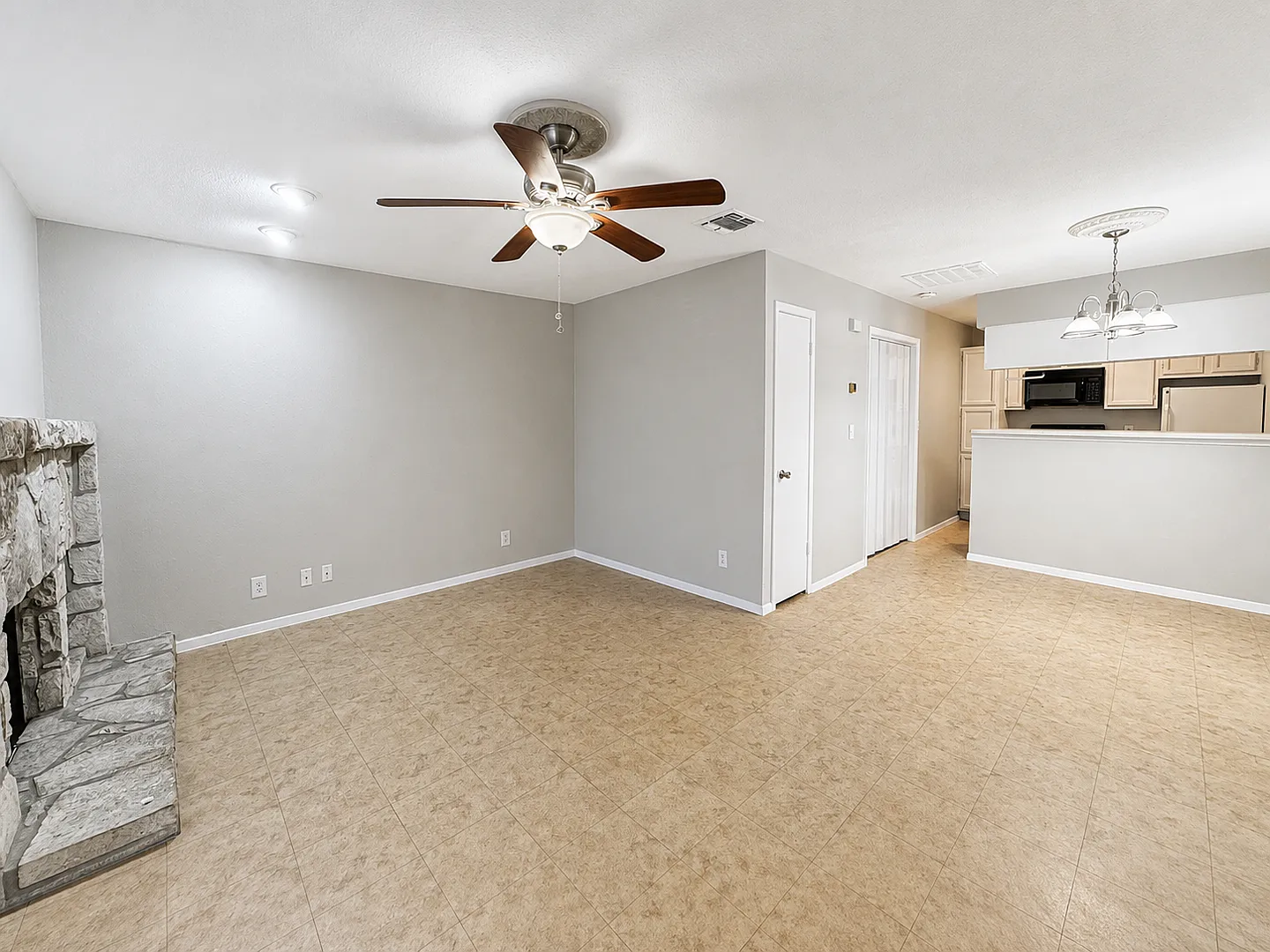 Nice 1 Br Condo In Desired Gated Community*Easy Access To I35, 410, And Shopping*Appliances Inclu... — Photo 3