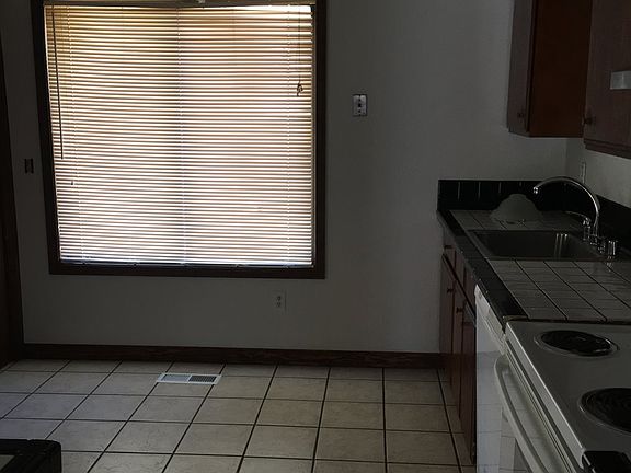 5th image of 12812 NE 11th Ct