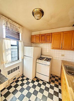 2nd image of 405 E 16th St #46