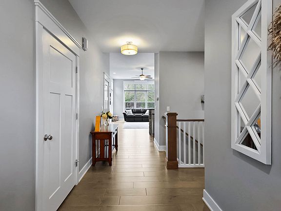4th image of 3911 Crown Dr