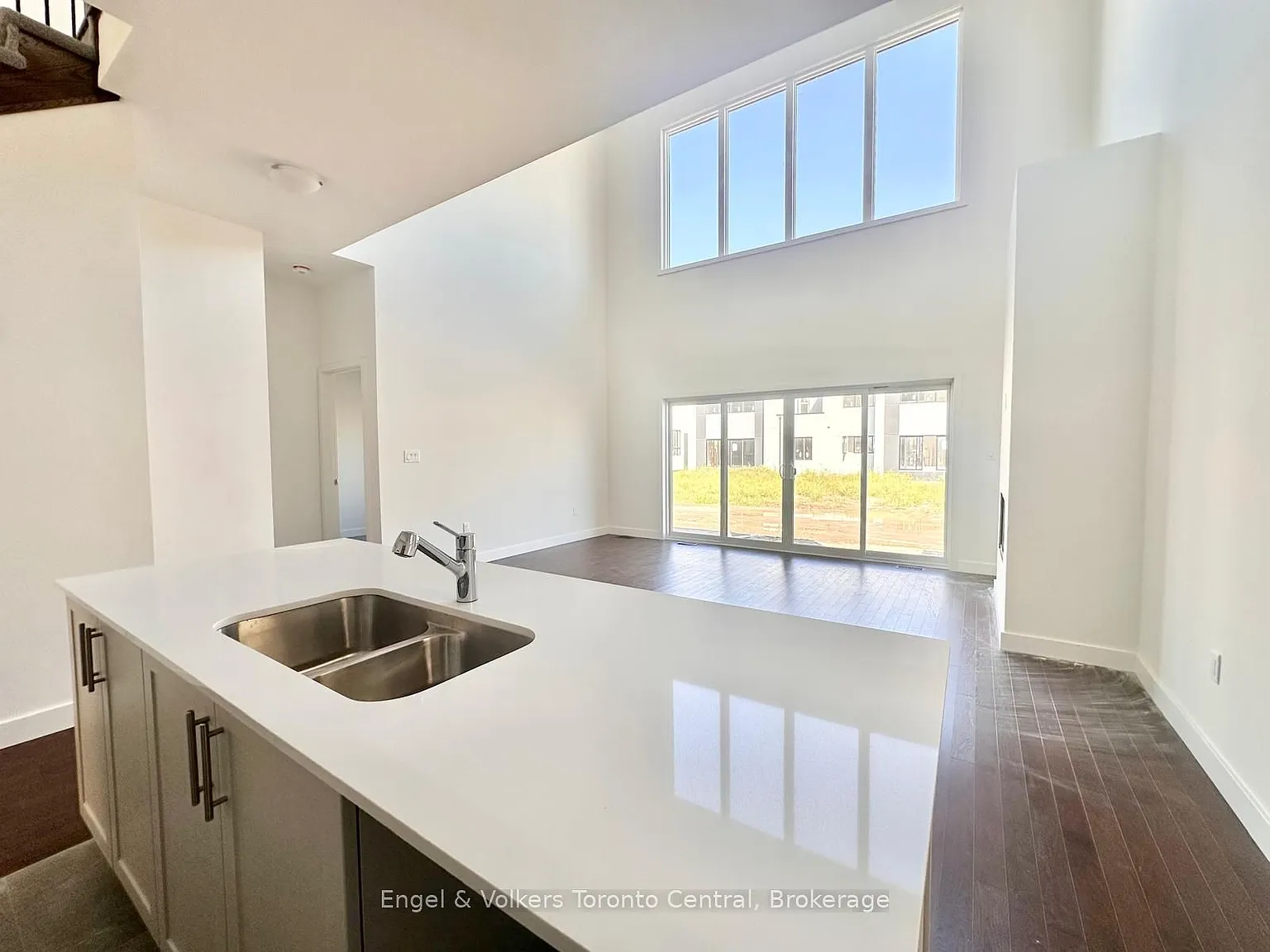 5 bed, $3,500 — Photo 2