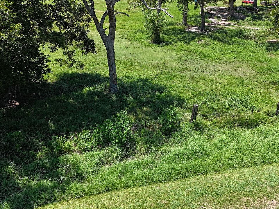 2nd image of County Road 748