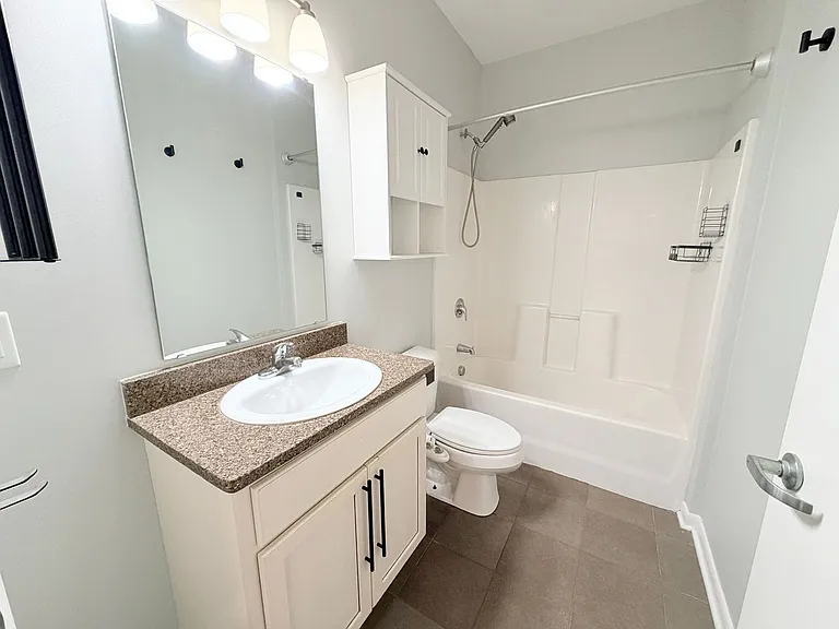 3101 E 10th St #301 — Photo 15