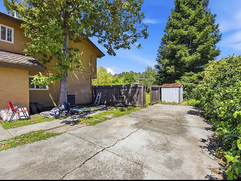 3283 Cambridge Rd — Photo 35