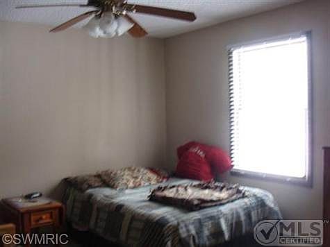 5th image of 19385 Ottawa Ln