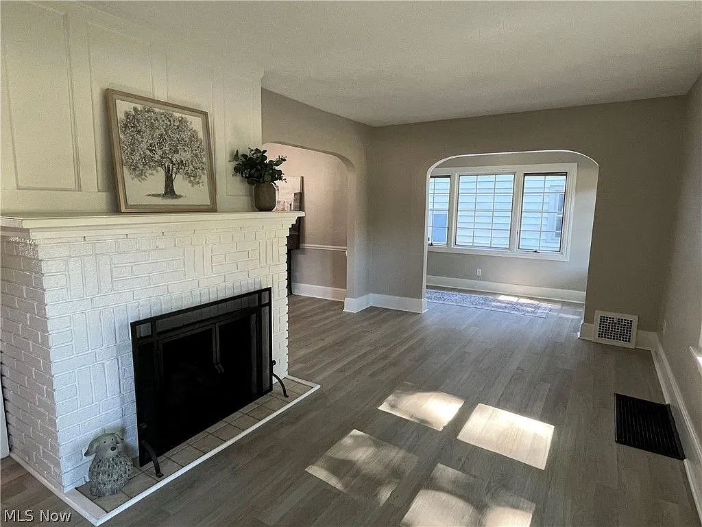 3 bed, 2.5 bath, 2422 sqft, $1,950 — Photo 2