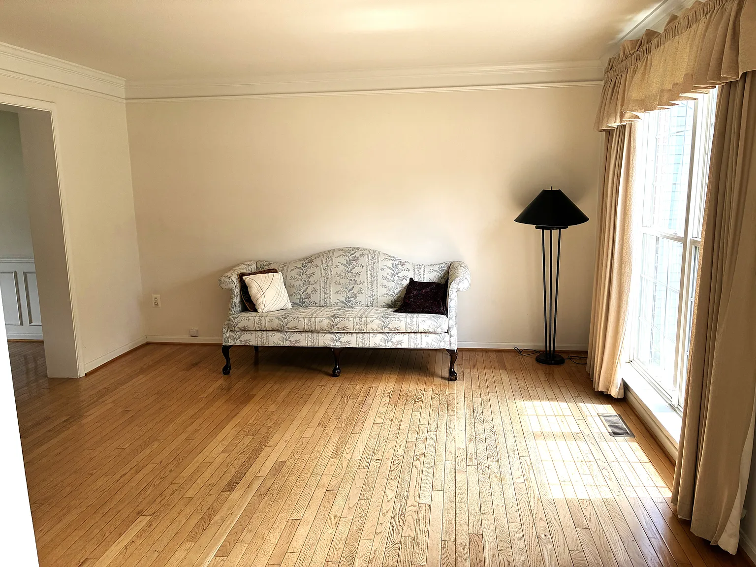 5 bed, 3.5 bath, 2516 sqft, $3,900 — Photo 3
