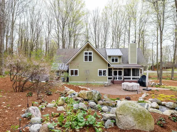 11610 Mountain Woods Dr, Thompsonville, MI 49683