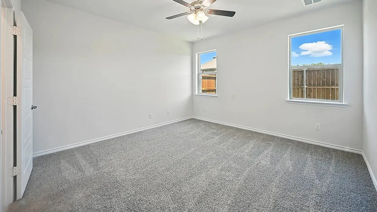 4 bed, 2988 sqft, $3,285 — Photo 3