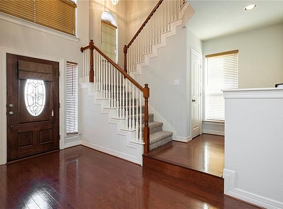 4th image of 1105 Wooded Creek Ave