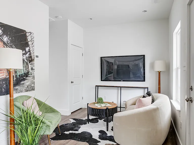 2205 Fairfax Ave #1 — Photo 16