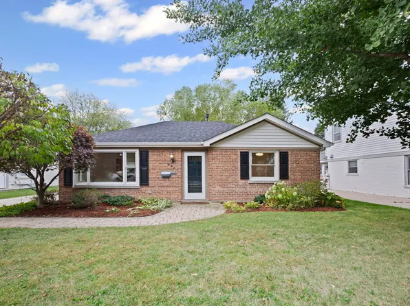 837 E Rockland Rd, Libertyville, IL 60048