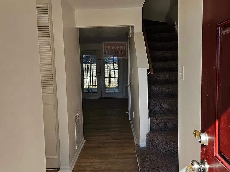 4944 Farrell Ct — Photo 2