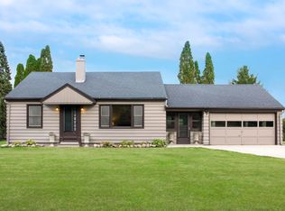 2022 Edgewater Dr, Grafton, WI 53024