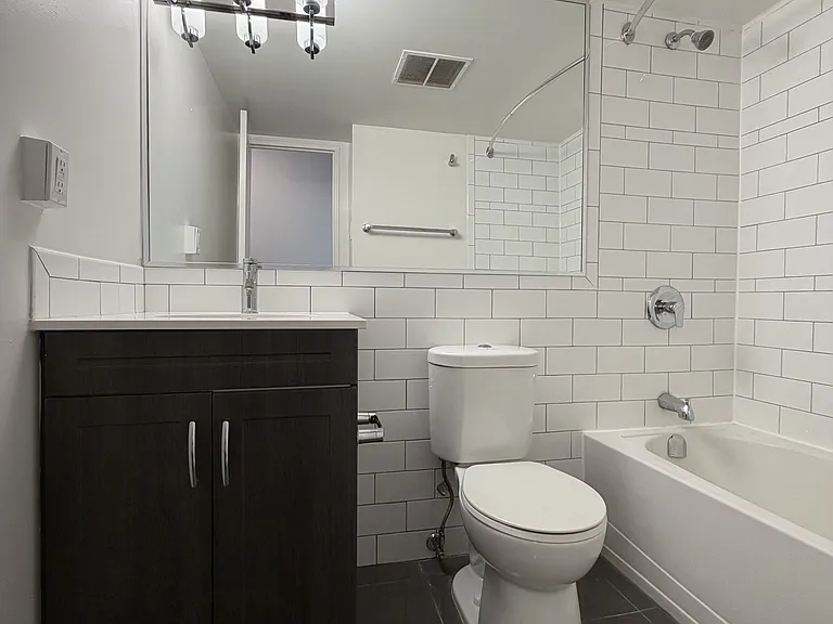 147 Wellington St W #614 — Photo 14