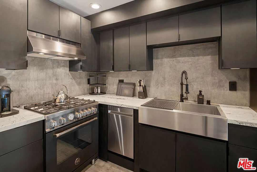 1 bed, 880 sqft, $3,795 — Photo 3