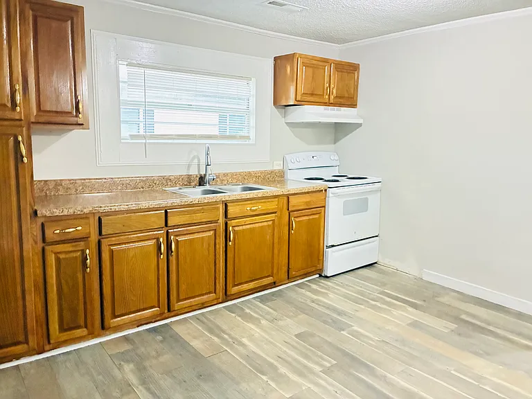 514 S Maple St — Photo 4