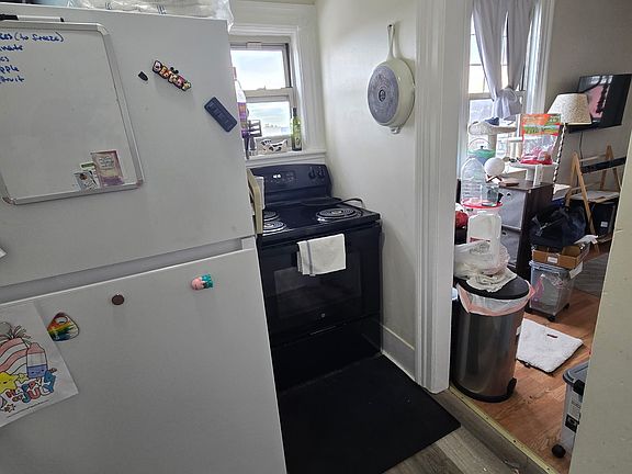 4th image of 527 Northampton St APT 404