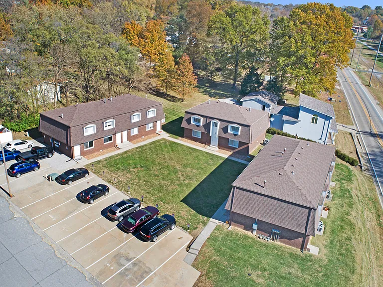 211 Glenlake Dr — Photo 15