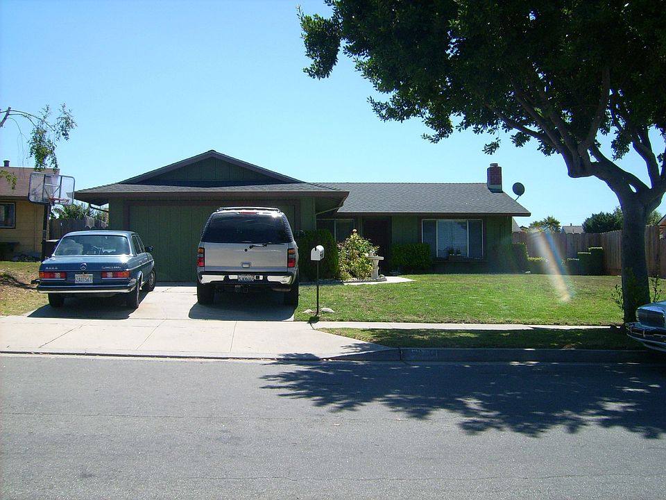 2nd image of 924 Estrada Ct
