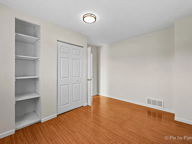 327 E Lake St — Photo 13