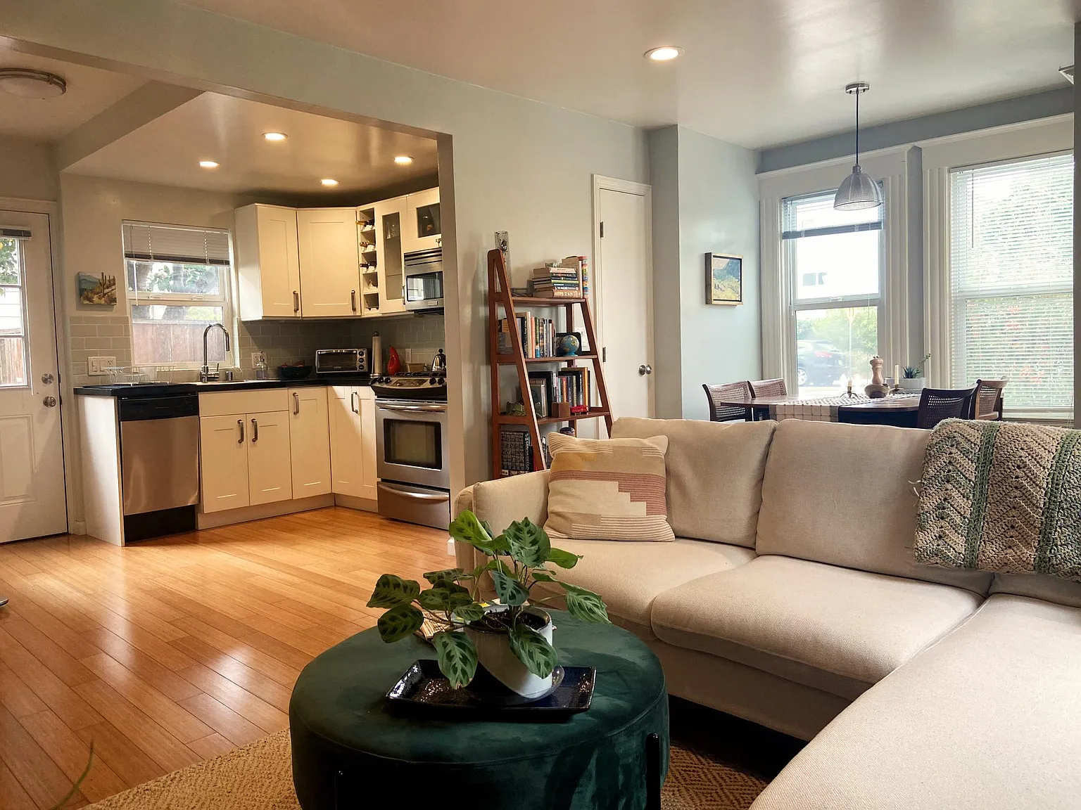 2 bed, 900 sqft, $2,950 — Photo 4