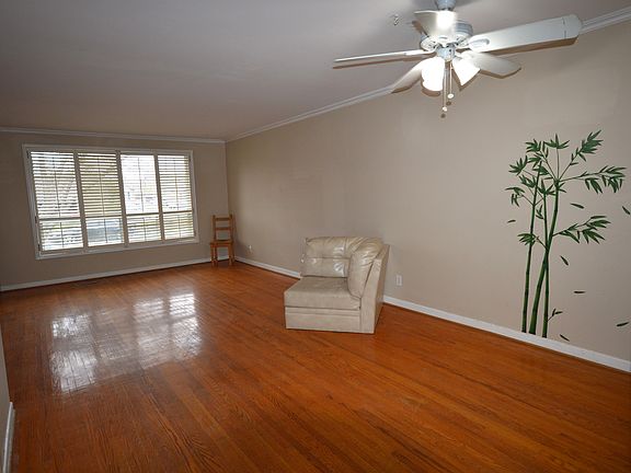 4th image of 876 Reytan Blvd