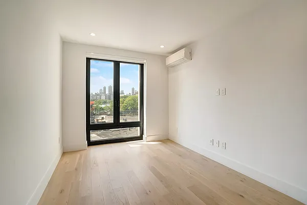 Rented by Bond New York | media 29