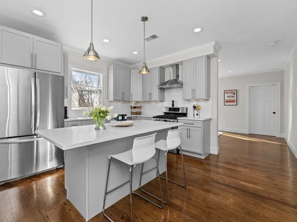 72-74 Manthorne Rd, West Roxbury, MA 02132