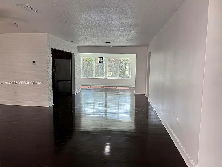5320 SW 89th Ave — Photo 2