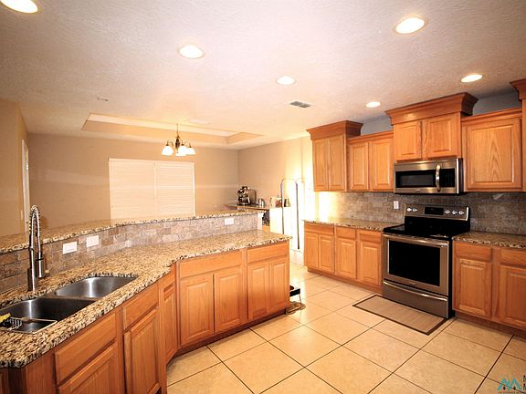 3rd image of 1716 Lucile Ln