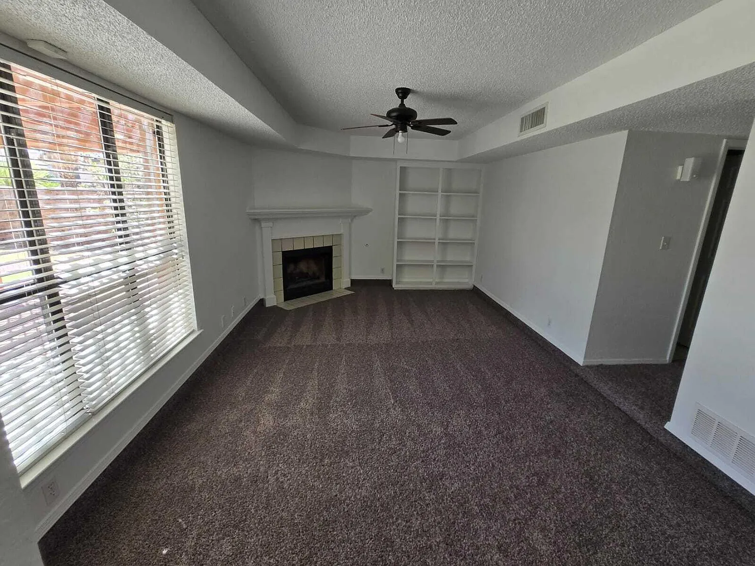 3 bed, 2.5 bath, 1999 sqft, $1,795 — Photo 3