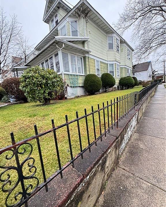 1st image of 170 Charles Ave